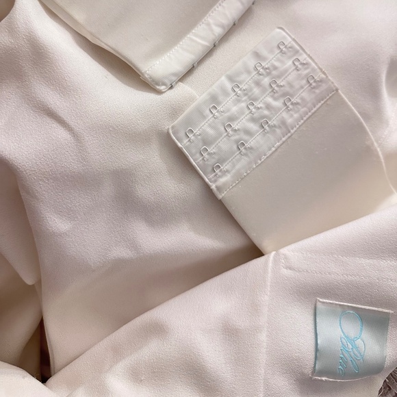 Blue By Enzoani Mermaid Style Ivory Wedding Dress -  Size 8- Retails $4000 - Picture 8 of 8